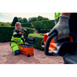 Husqvarna 40-C1000X4 Acculader box 600W
